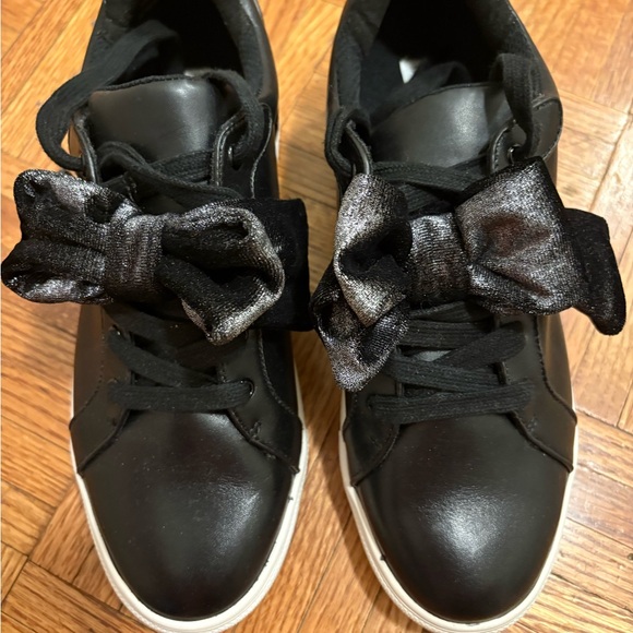 NWT SAKS FIFTH AVENUE sneakers
Black leather with bows
Brand new without box - Picture 10 of 12